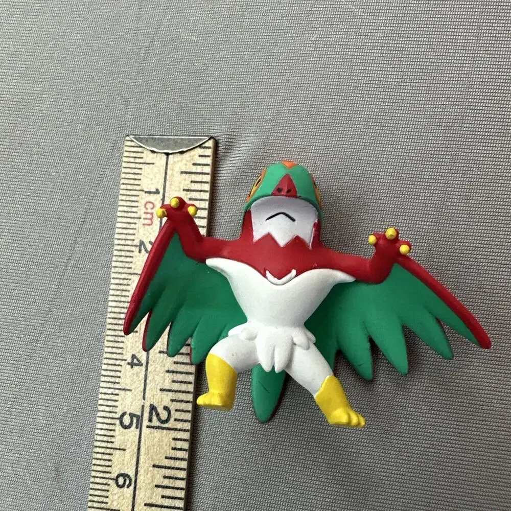Nintendo Pokémon 2in Figurine Hawklucha + Amarus Tomy Collectible